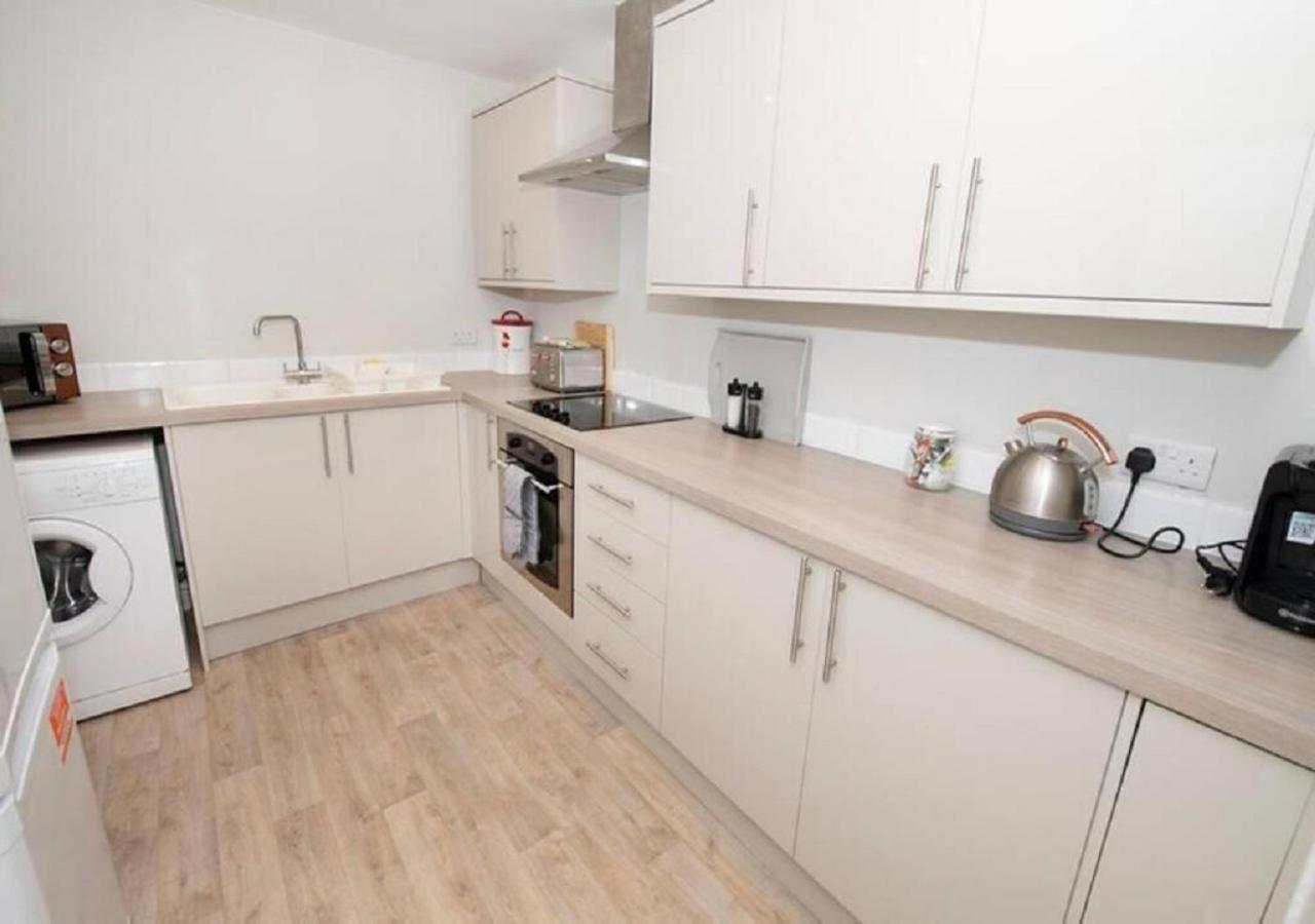 Pelican-Stylish 2-Bed Apartment Close To Beach & Town Scarborough Bagian luar foto