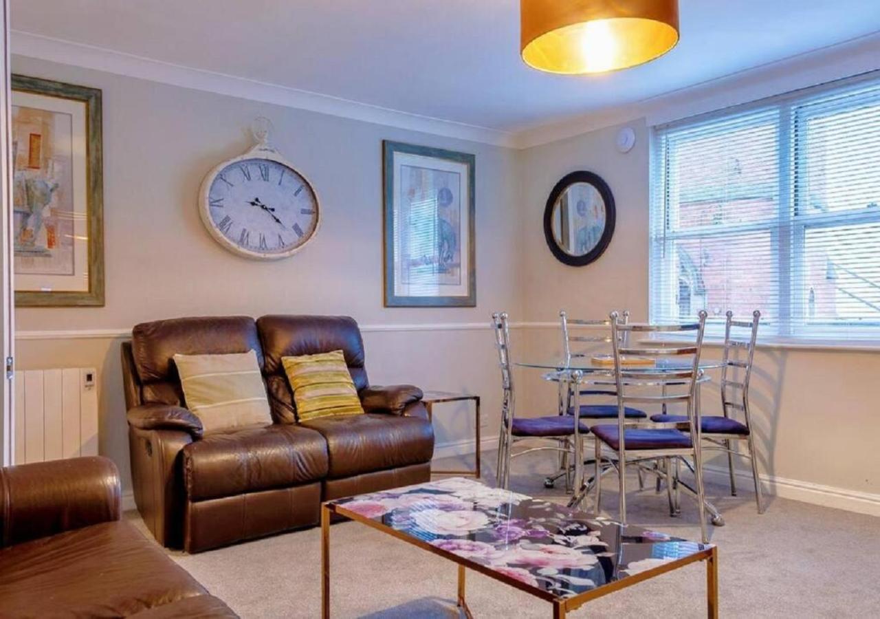 Pelican-Stylish 2-Bed Apartment Close To Beach & Town Scarborough Bagian luar foto