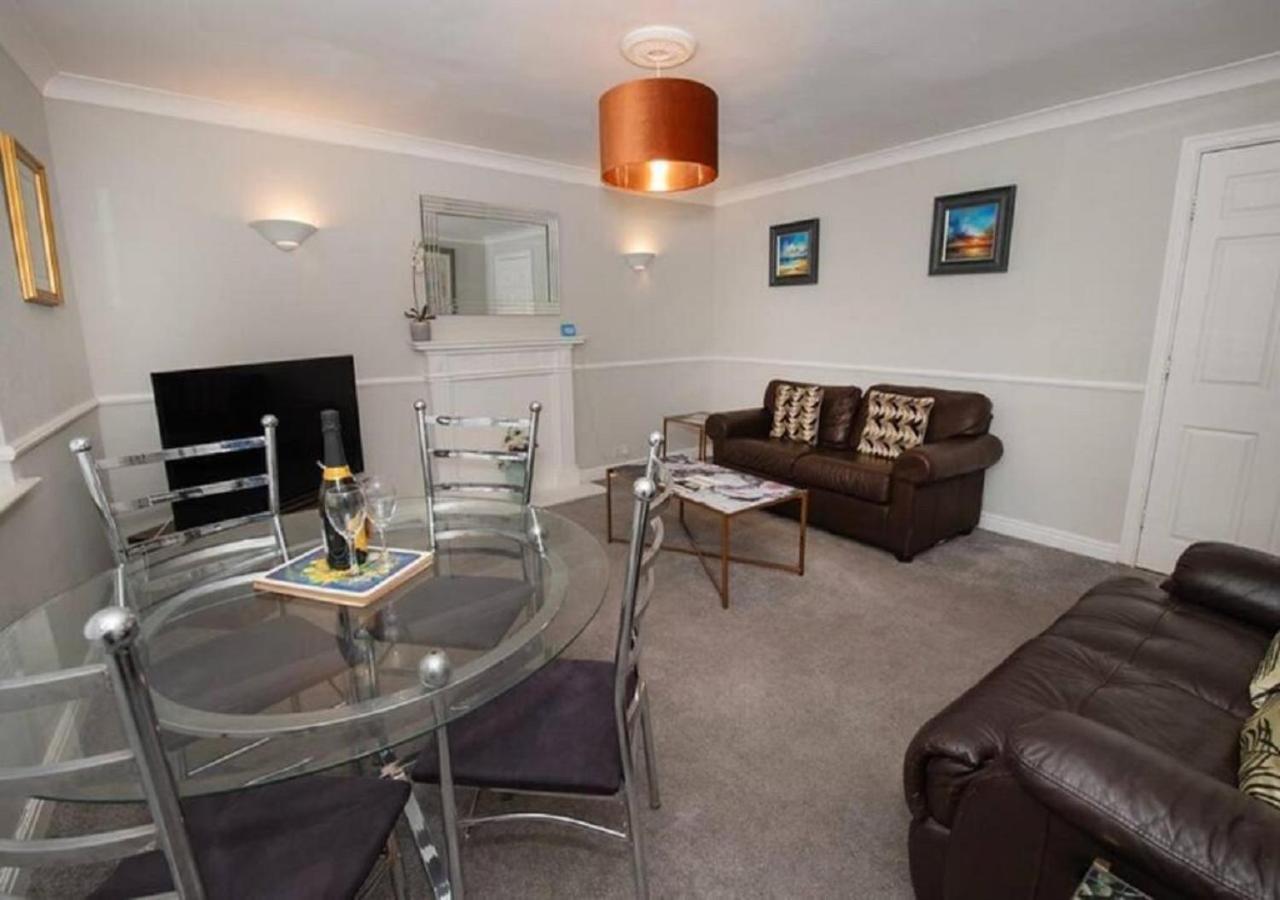 Pelican-Stylish 2-Bed Apartment Close To Beach & Town Scarborough Bagian luar foto